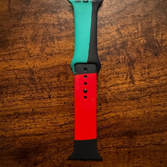 Apple Smartwatch Cases in Green and Red with Flexible Design - Picture 1 of 2
